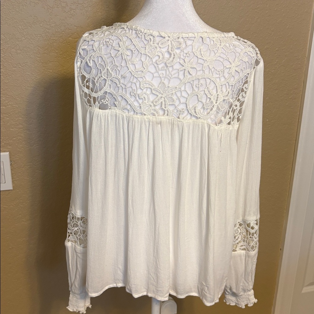 Hollister White Lace Top, Size Large‎ - Picture 6 of 10